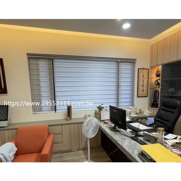 辦公室灰色可調光捲簾式窗簾裝潢安裝施工 辦公室灰色可調光捲簾式窗簾裝潢安裝施工