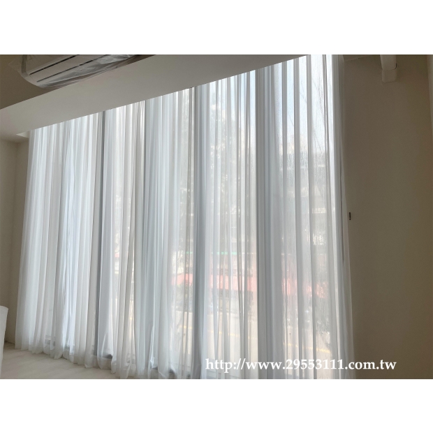 挑高落地窗白色紗簾材質窗簾裝潢安裝施工 挑高落地窗白色紗簾材質窗簾裝潢安裝施工