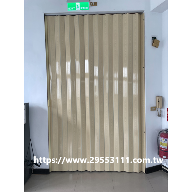 塑膠折疊式活動拉門裝潢安裝施工 塑膠折疊式活動拉門裝潢安裝施工
