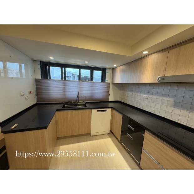 紫色上下空型式風琴簾式窗簾裝潢安裝